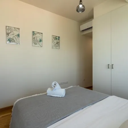Jay's Penthouse 2-br W/ Terrace In Larnaca