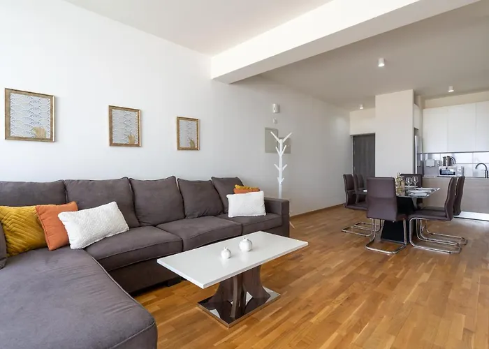 Διαμέρισμα Jay's Penthouse 2-br W/ Terrace In Λάρνακα