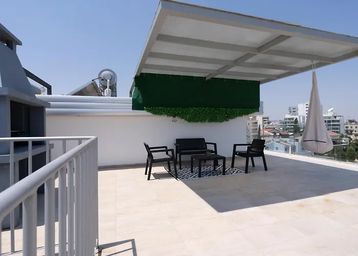Jay's Penthouse 2-br W/ Terrace In Λάρνακα