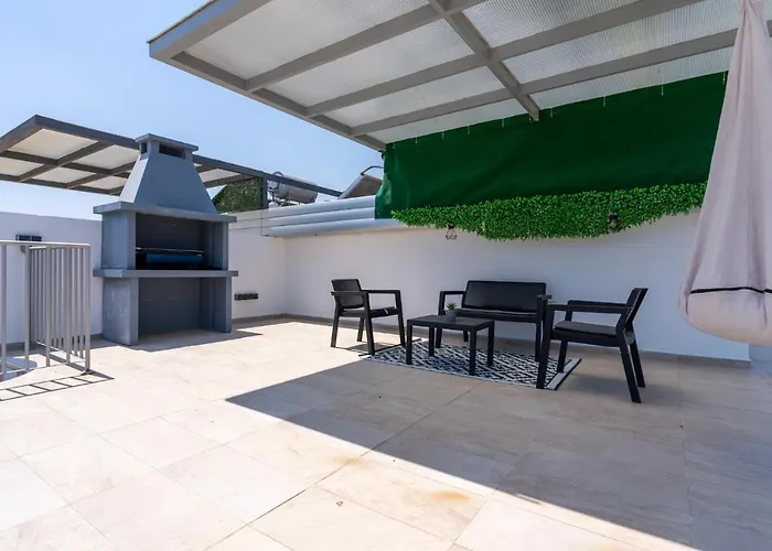 Jay's Penthouse 2-br W/ Terrace In Διαμέρισμα