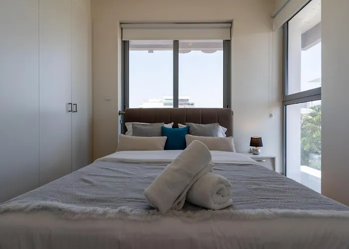 Διαμέρισμα Jay's Penthouse 2-br W/ Terrace In