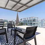 Jay's Penthouse 2-br W/ Terrace In * לרנקה