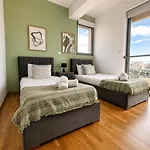 Jay's Penthouse 2-br W/ Terrace In * לרנקה