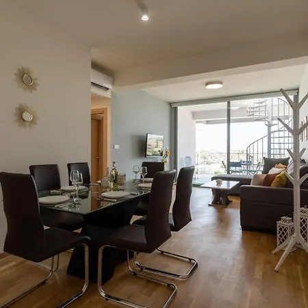 Apartment Jay's Penthouse 2-br W/ Terrace In *