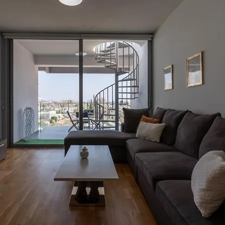 Jay's Penthouse 2-br W/ Terrace In *