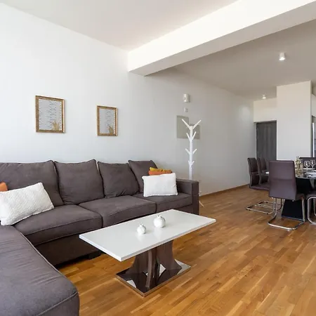 Апартаменты Jay's Penthouse 2-br W/ Terrace In Ларнака