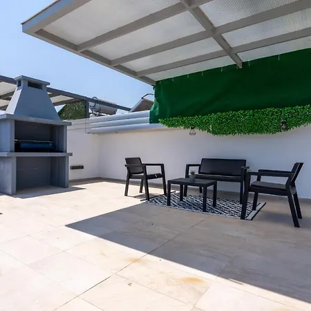 Jay's Penthouse 2-br W/ Terrace In Apartment