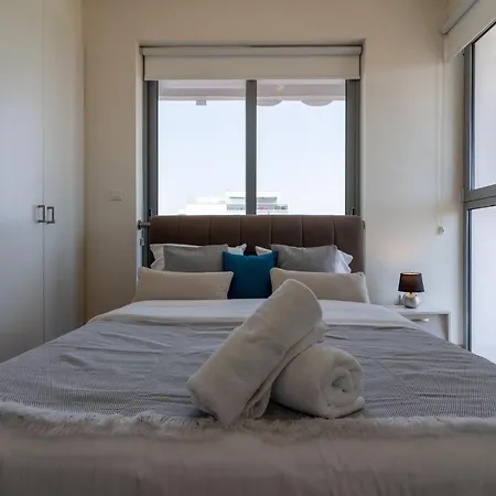 Апартаменты Jay's Penthouse 2-br W/ Terrace In