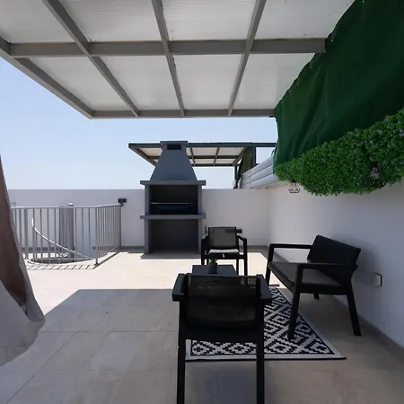 Jay's Penthouse 2-br W/ Terrace In Apartment Larnaca