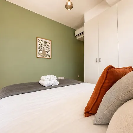 Jay's Penthouse 2-br W/ Terrace In لارنكا