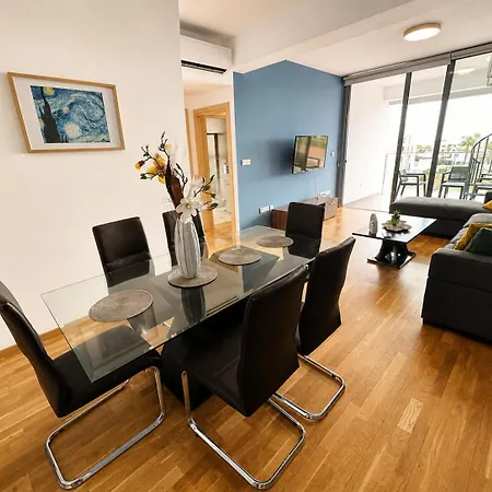 Jay's Penthouse 2-br W/ Terrace In