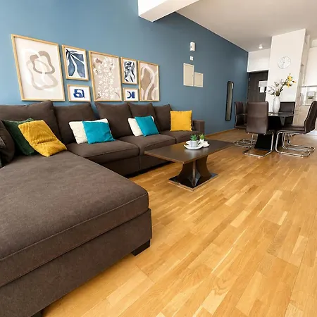 Jay's Penthouse 2-br W/ Terrace In * לרנקה