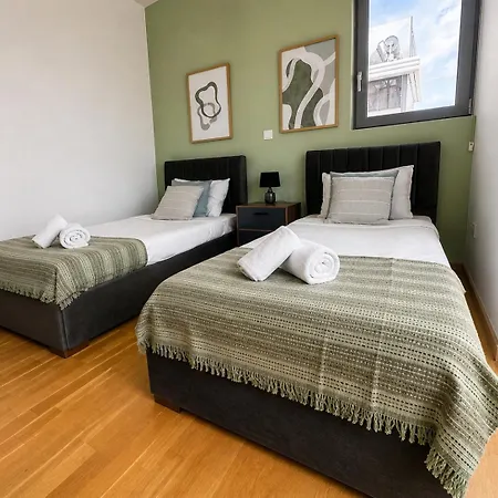דירה Jay's Penthouse 2-br W/ Terrace In *
