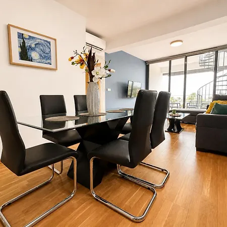 Jay's Penthouse 2-br W/ Terrace In * 라르나카