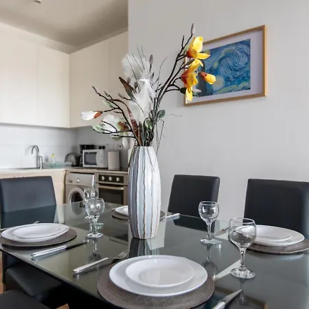 Jay'S Penthouse 2-Br Apt & Rooftop Terrace In Larnaca 라르나카
