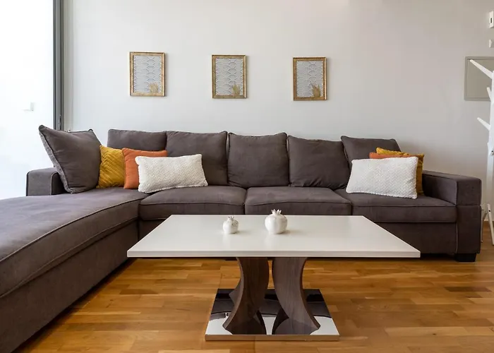 Jay's Penthouse 2-br W/ Terrace In * Larnaca