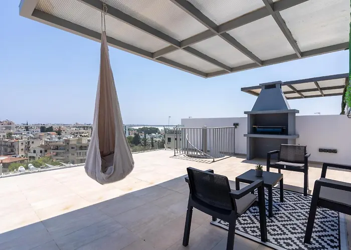 Jay's Penthouse 2-br W/ Terrace In * Larnaca