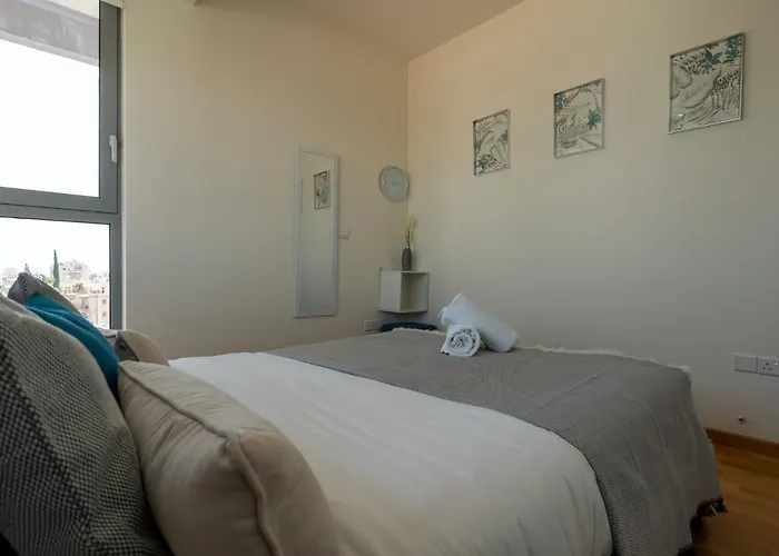 Jay's Penthouse 2-br W/ Terrace In Apartmán Larnaca