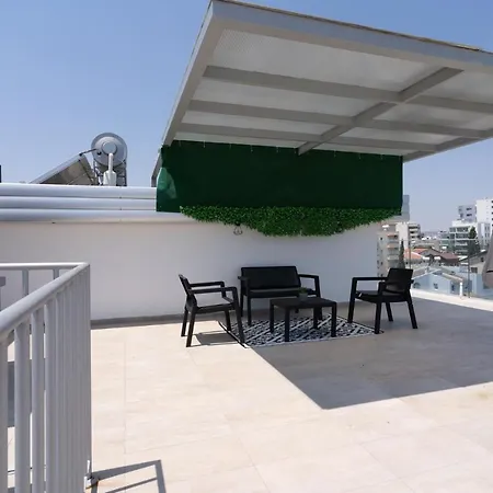 Jay's Penthouse 2-br W/ Terrace In Larnaca