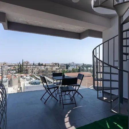 Jay's Penthouse 2-br W/ Terrace In Apartmán Larnaca