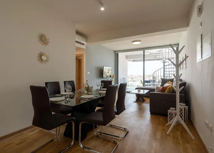 Apartmán Jay's Penthouse 2-br W/ Terrace In *