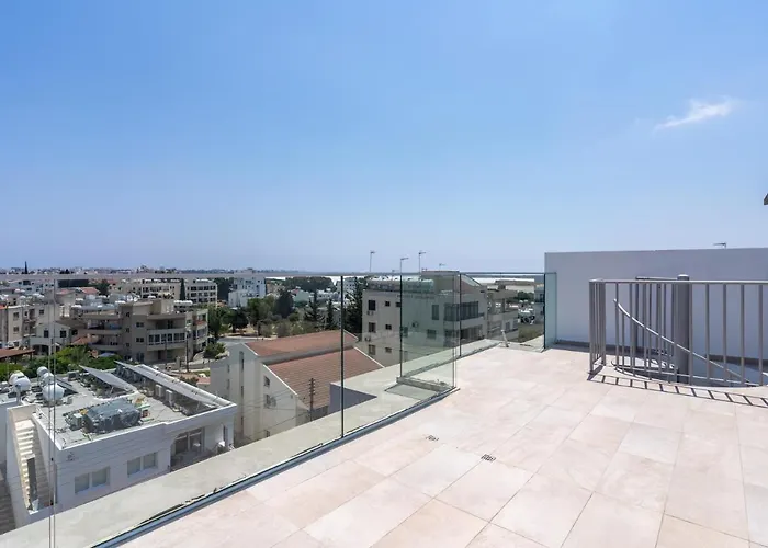 Apartmán Jay's Penthouse 2-br W/ Terrace In Larnaca