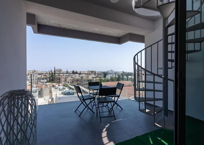 Jay's Penthouse 2-br W/ Terrace In Apartmán Larnaca
